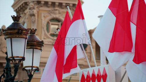 video Monte Carlo, Monaco – October 24, 2024: The coat of arms of Monaco and multiple flags waving in front of the Monte Carlo Casino - Starpik Stock