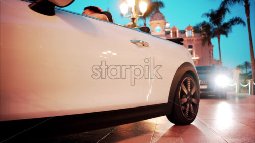 video Monte Carlo, Monaco – October 4, 2024: Luxury cars moving through the courtyard of the Monte Carlo Casino in the evening - Starpik Stock