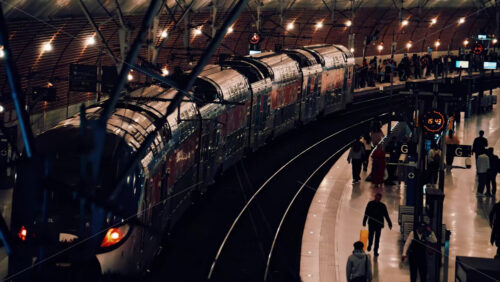 video Monte Carlo, Monaco – October 4, 2024: People and trains moving through the Monaco train station with bright lights - Starpik Stock