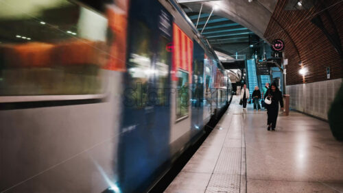 video Monte Carlo, Monaco – October 4, 2024: People and trains moving through the Monaco train station with bright lights - Starpik Stock